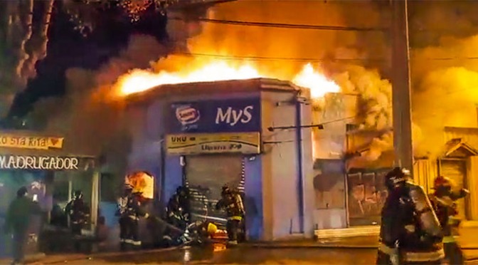 Incendio afectó a 4 locales comerciales en pleno centro de Limache